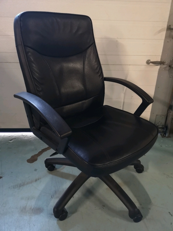 Office Chair on Castors - Black