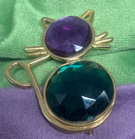 Cat Gold Tone Brooch Jelly Belly Green Stone Purple Face