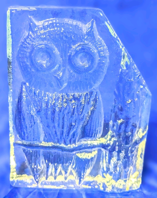 Large Vintage Raised Glass Owl Paperweight | 4.8" x 1.5" x 6.5" Tall