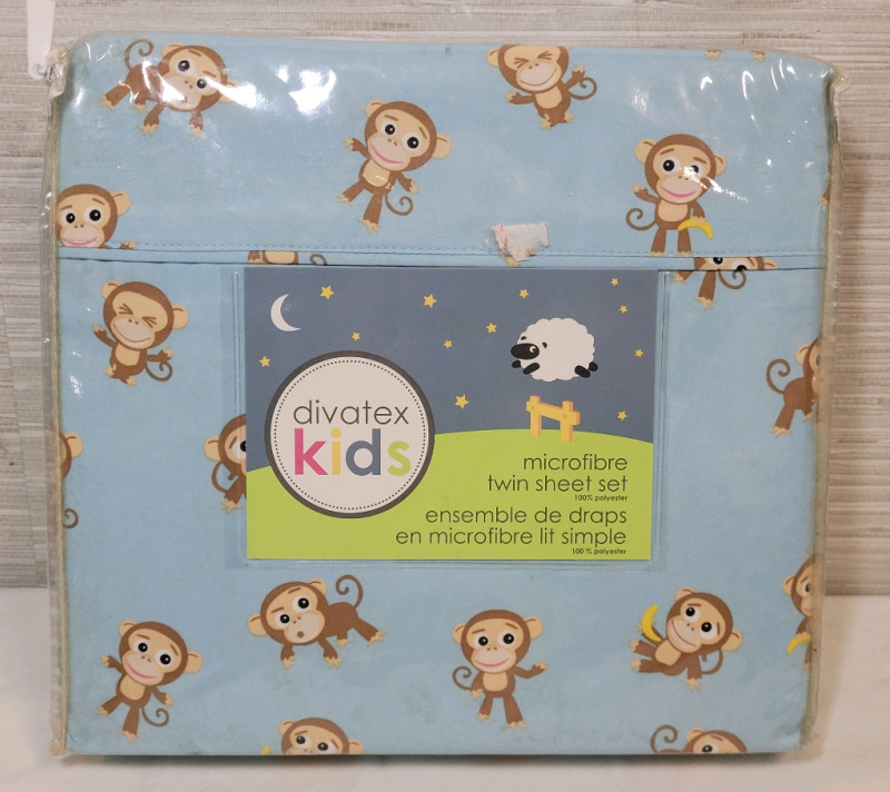 Divatex Kids Microfibre Twin Sheet Set . Flat Sheet , Fitted Sheet & Pillowcase . New Old Stock