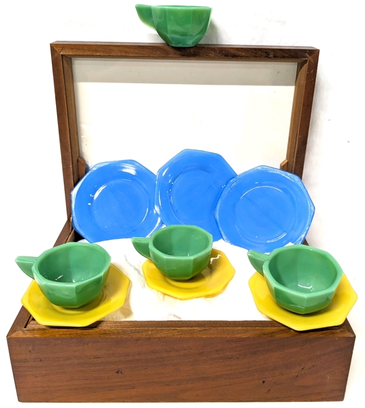 Vintage Akro "The Little American Maid" Glass Children's Tea Cups (4), Saucers (3) & Plates (3) in Lovely Wooden Box