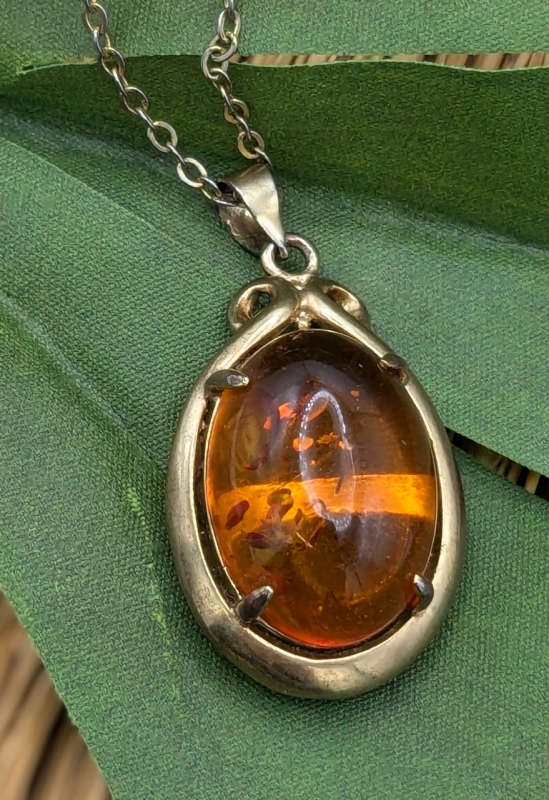 Gorgeous Prong Set Open-Back Amber Pendant on 18" Gold Tone Chain