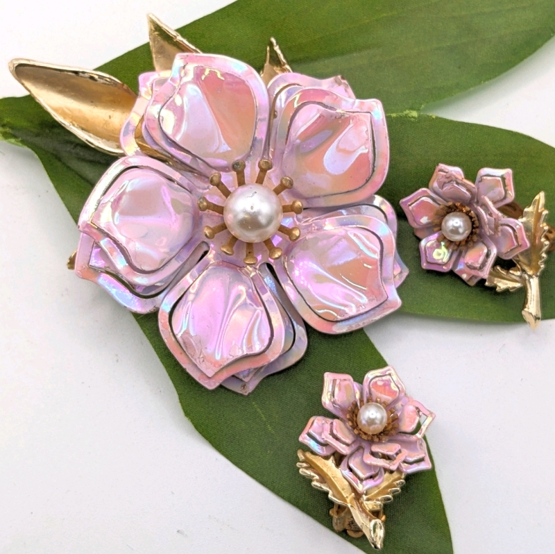 Lovely Vintage 3pc Iridescent Pink Enamel & Faux Pearl Brooch & Earrings Set