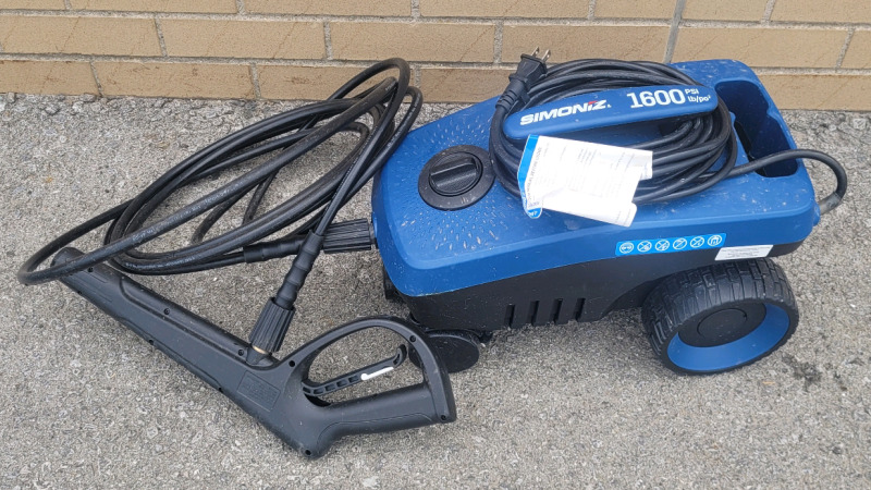 Simoniz 1600psi Pressure Washer , Missing Wandend Attachment . Tested Powers Up , not tested w/water