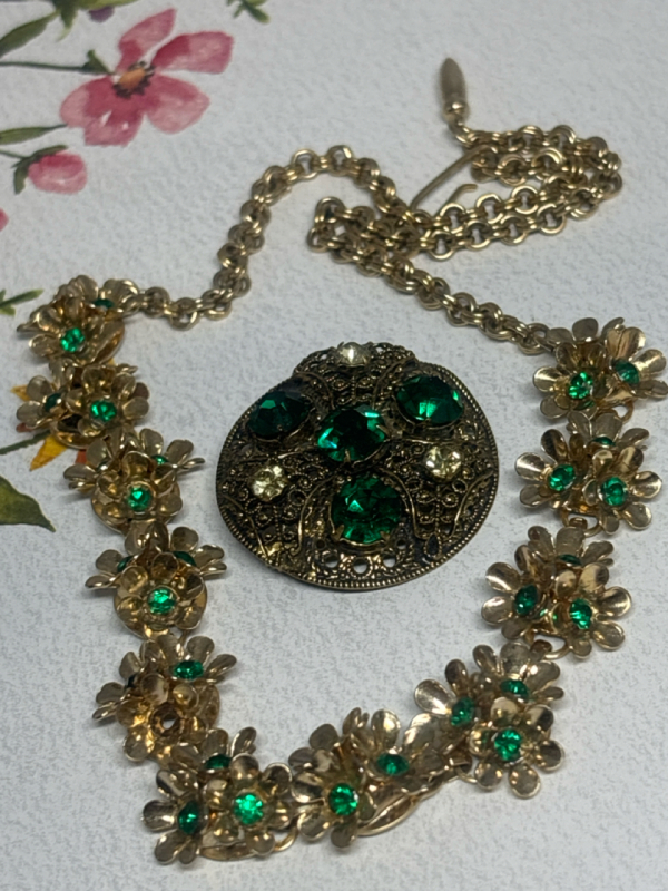 Vintage Emerald Green Rhinestone Necklace Filigree Green Stone Brooch