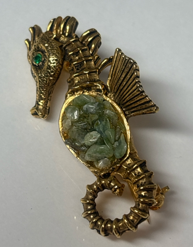 Vintage Jade Chip Belly Seahorse Brooch Emerald Rhinestone Eye