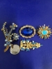 Lot of vintage goldtone and rhinestone brooches - 2