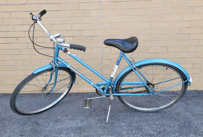 Vintage Releigh Ladies 3-Speed Bicycle . Gears , Brakes , Bell Working & Excellent Tread on Tyres . Bottom bracket to Seat Post top measures 21"