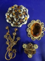 Lot of vintage rhinestone brooches