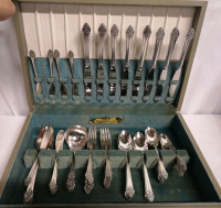 63 pc's Vintage Rogers Oneida Silver plate Flatware - Plantation Pattern in Case