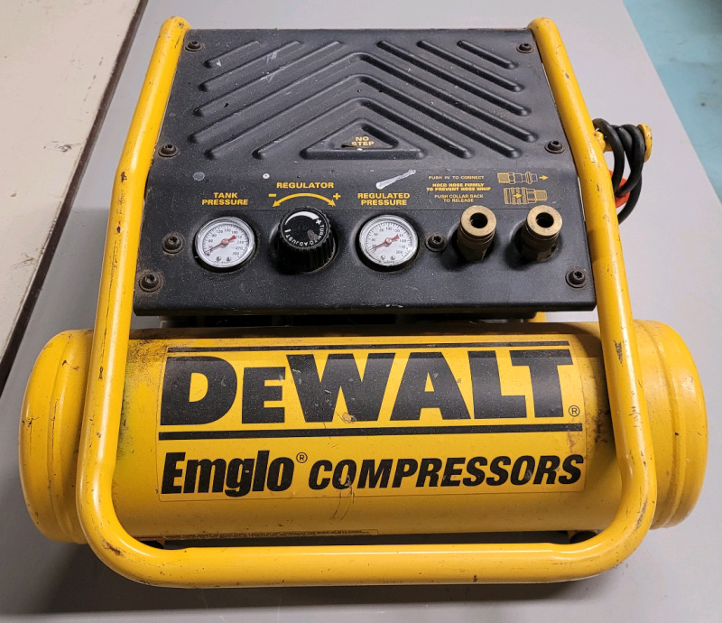 Dewalt Heavy Duty 2 Gallon Air Compressor 200max. PSI , No Oil . Model # D55141 . Tested Working