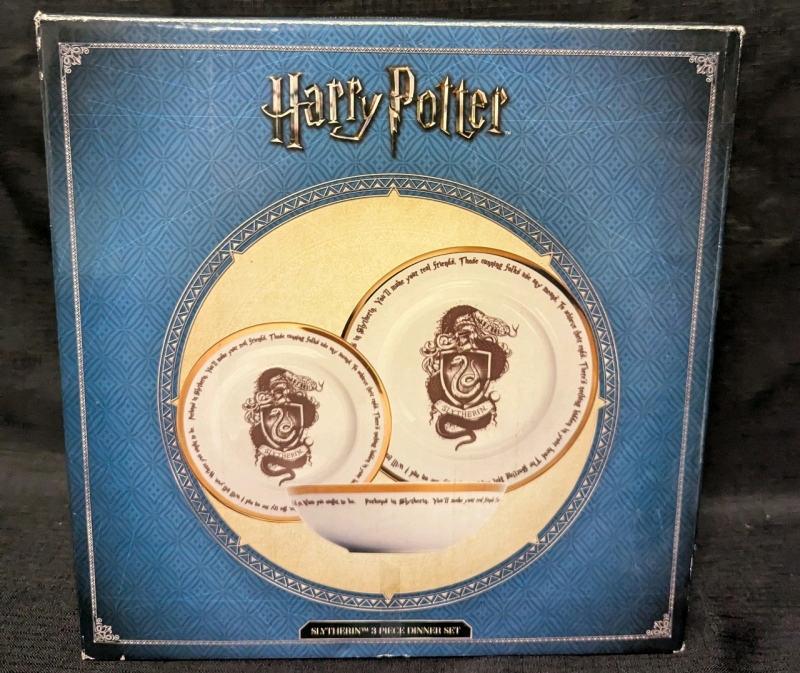 New Harry Potter: Slytherin 3 Peice Dinner Set. See photos for full details.