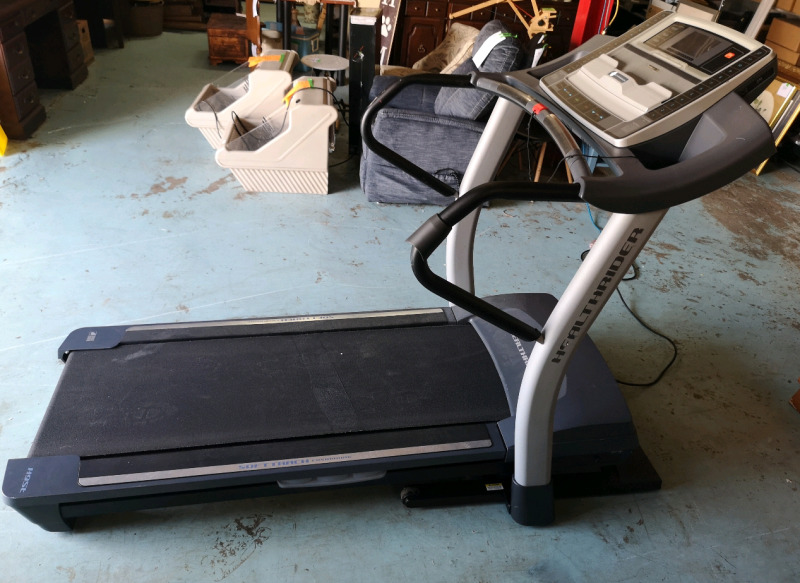 12 Speed Healthrider Treadmill with Incline - Working