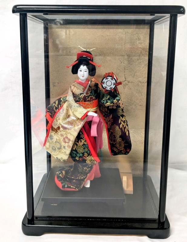 Gorgeous Vintage Japanese Maiko Doll in Closed Display Case | 11.5" x 9.5x x 17"