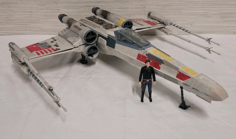 2011 STAR WARS X-Wing Fighter with Han Solo Action Figure . Right Side Lazer Cannon will Detach on its own