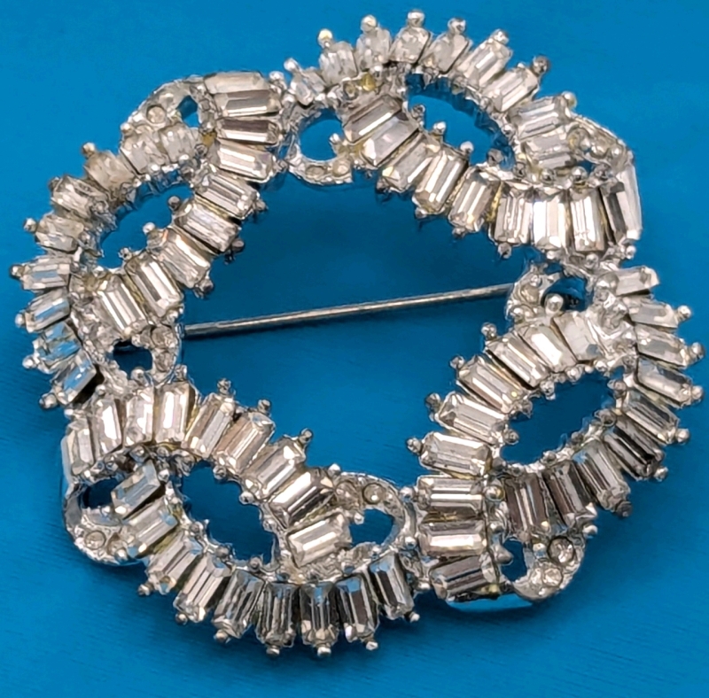 Lovely Vintage Intertwined Silver Tone Baguette Rhinestone Brooch | 1.6" x 1.6"