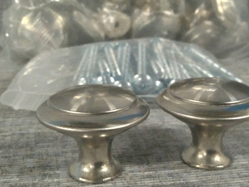 30 Arug Silver Knobs With Screws