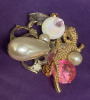 Outlandish Geko Faux Pearl Sequin Brooch