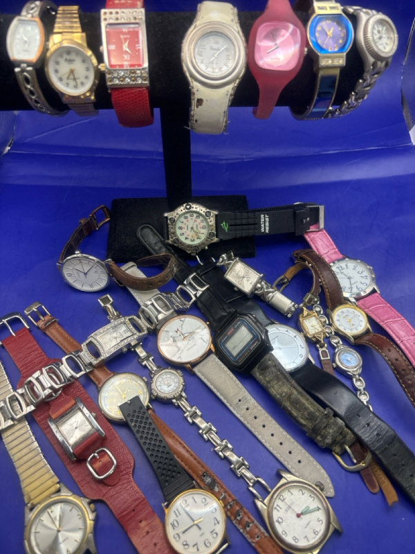 Large Lot of Watches Vintage to modern