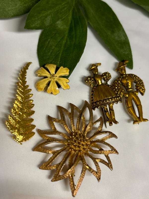 Vintage Brooches Including DORLAN Enamel