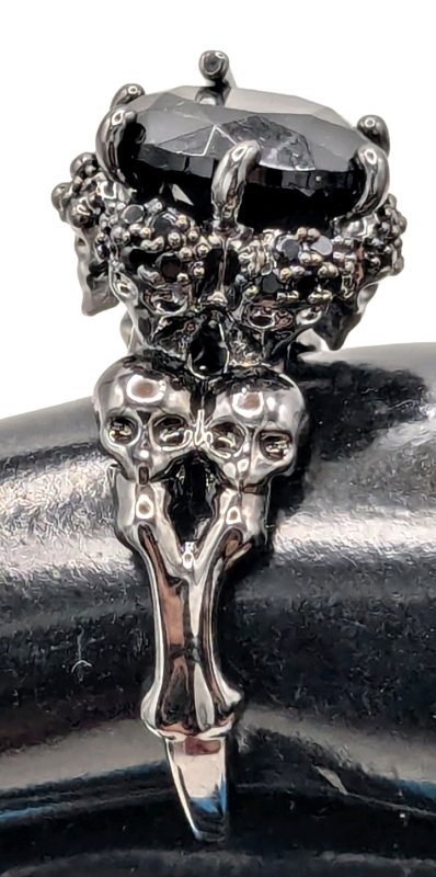 Fantastic Size 6 Black Japaned Metal Ring with Skull Prong Settings with Faceted Opaque Black Stone