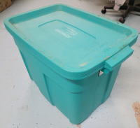 Rubbermaid Roughneck 68L Storage Bin with Lid