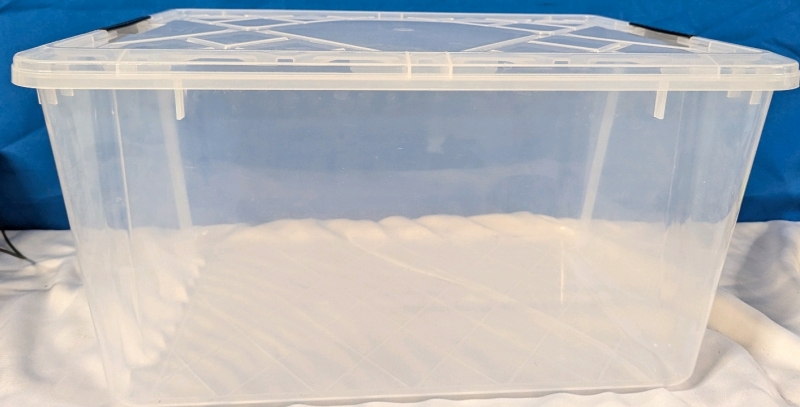 Greenmade Clear Plastic Tote with Lid. 21" x 15" x 11