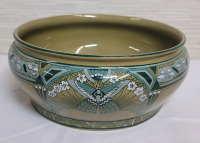 Buffalo Pottery Deldare Ware Ceramic Bowl . Measures 8.5" diameter & 3 1/4" tall . Crazing present