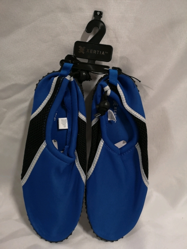 New Adults Water Shoes Sz 9