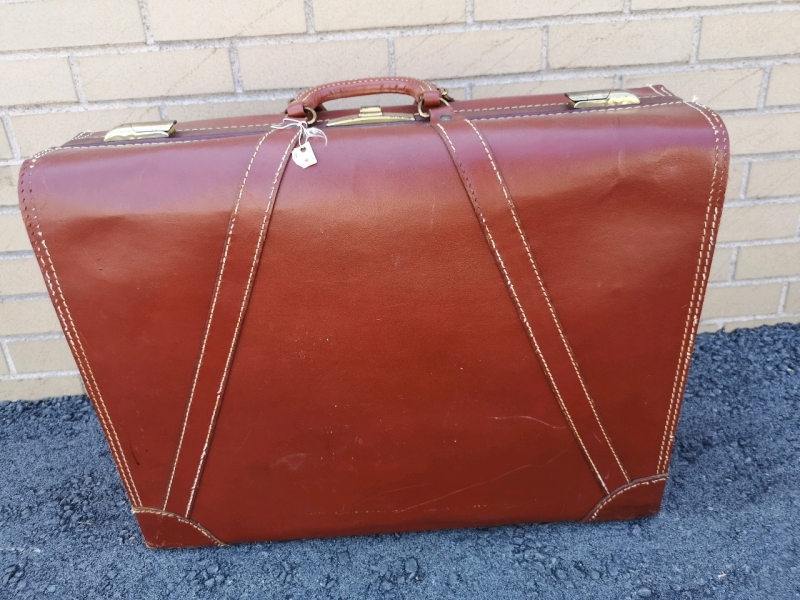 Vintage Suitcase - No Key - 23.5" L x 7.5" W x 18" H