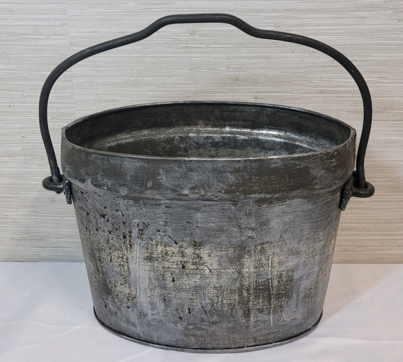 Vintage English Tinware Industrial Bucket with Handle . Good for Urns , Planters , Fire Buckets , Ice Bucket . Measures 14"×8.5"×10"