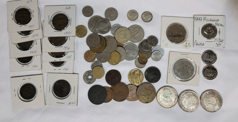 World Coin and Token Lot . Includes 1961 & 1962 USA Silver Dimes . Countries : Canada , US , Great Britain , Mexico