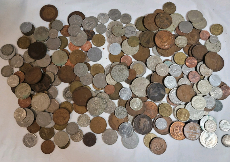 World Coin & Token Lot . Includes 1947 Canadian Silver Dime & 1944 Netherlands Silver Quarter