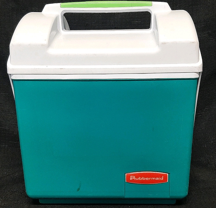 Vintage Rubbermaid Lunch Box/Cooler - 8.5" X 10"