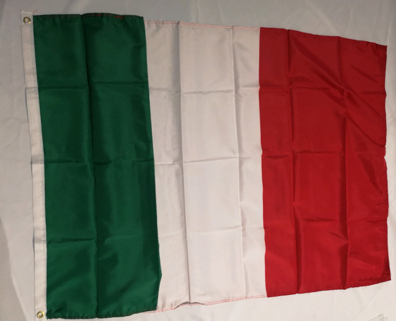 New Italy Flag with Grommets