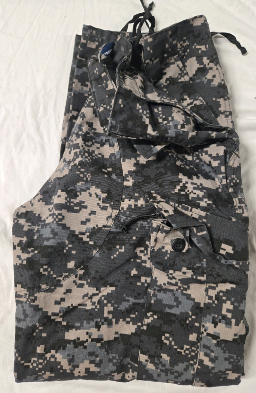 New Propper; Mens Size: Small / Regular Length, Camo Pants