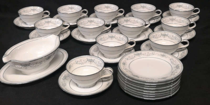 Vintage Noritake Colburn Teacups & Saucers & Gravy Boat & Plates