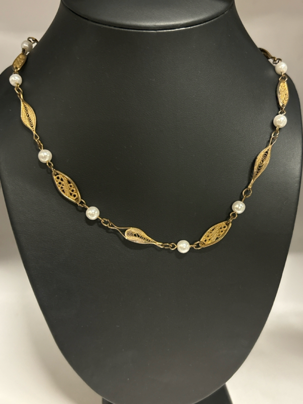 Modern Filigree Goldtone open work leaf necklace Pearl links