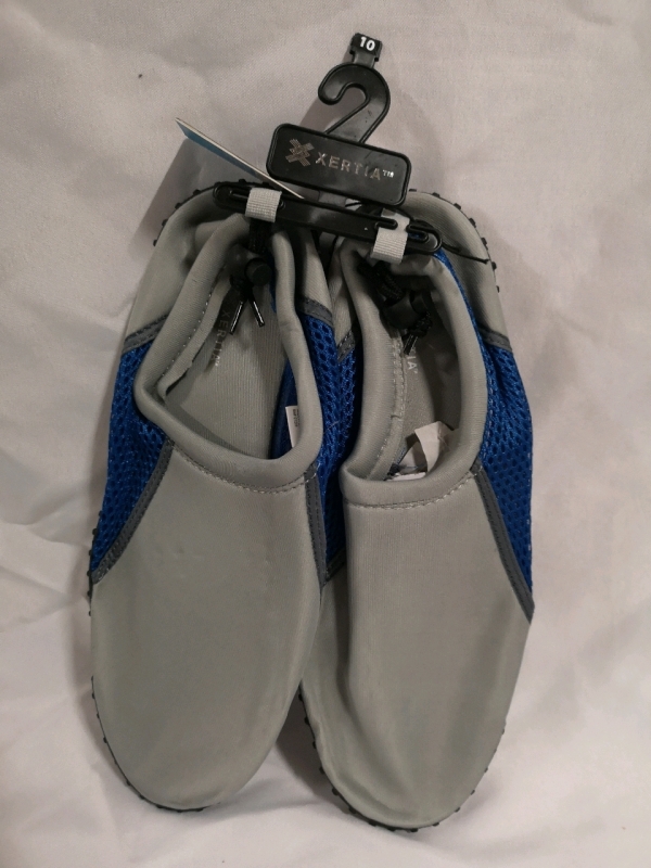 New Adults Water Shoes Sz 10