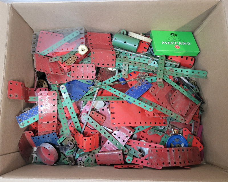 Vintage MECCANO Model Construction Pieces . Possibly Several Sets , Has Benn Played With .