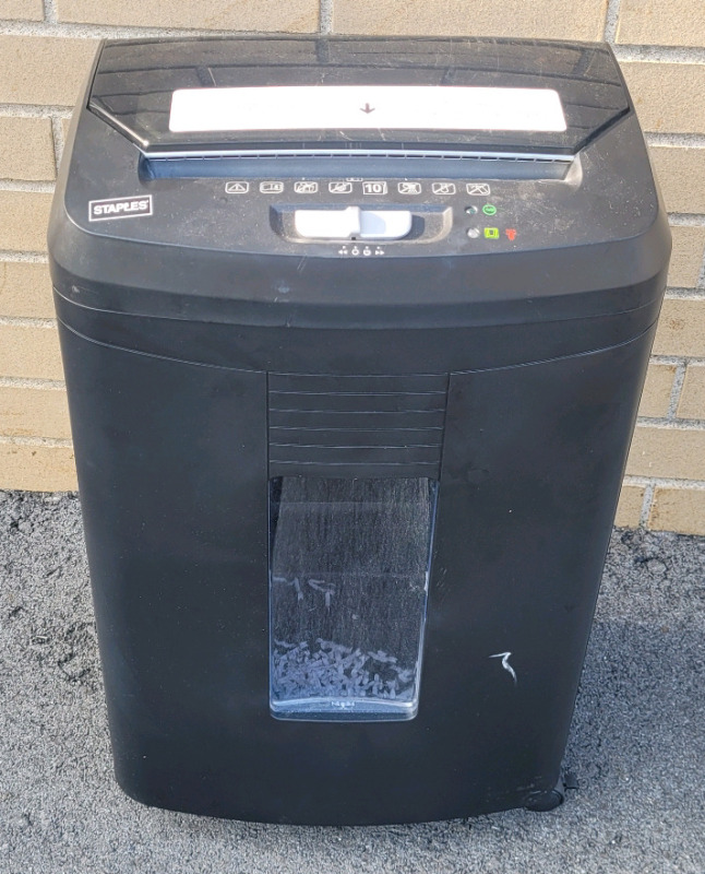 Staples Automatic Feeding Micro Cut Paper Shredder . Tested Working