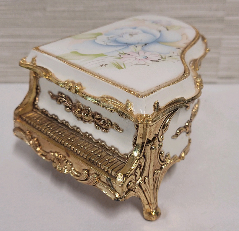 Grand Piano Music Box , Made by Sankyo . See Photos for measurements