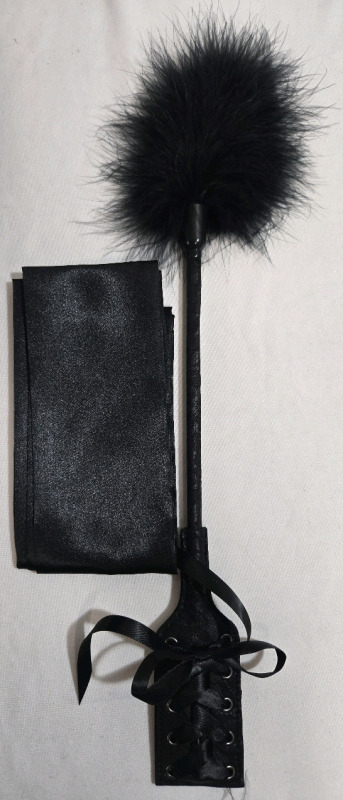 [Adults Only] New Leather-Like Feather Tickler & Satin Blindfold