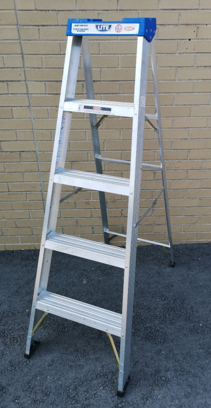 57" Tall Lite Metal Ladder