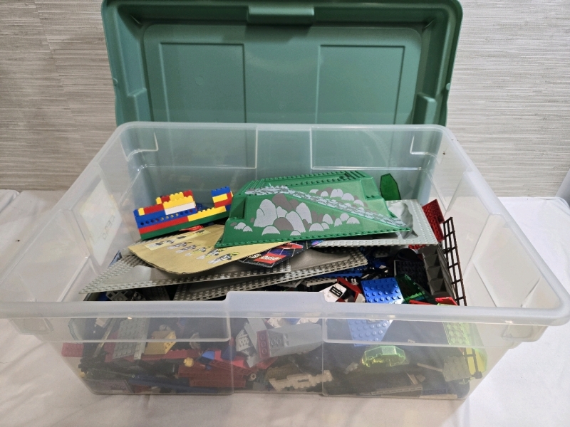 Large Lot Of Assorted Lego Pieces | Ranging From small Bricks To Large Base Pieces