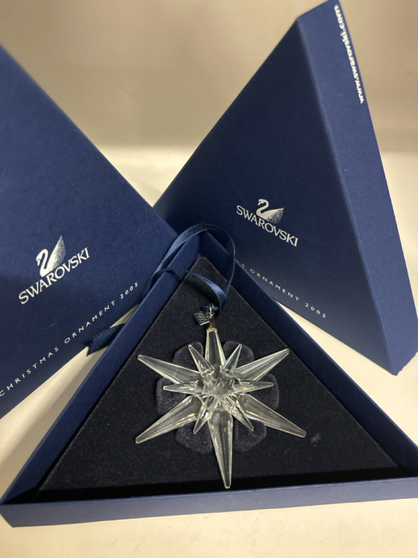 SWAROVSKI 2005 Crystal Large Ornament Rockefeller Centre Snowflake Original Box