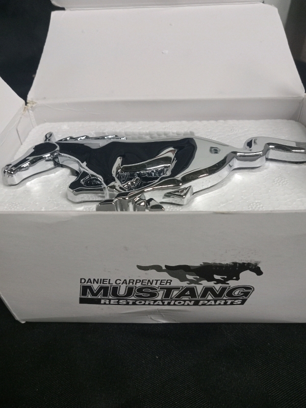 New OEM Ford Mustang 1994 -2004 Grille Emblem And Bracket Assembly Retail $40