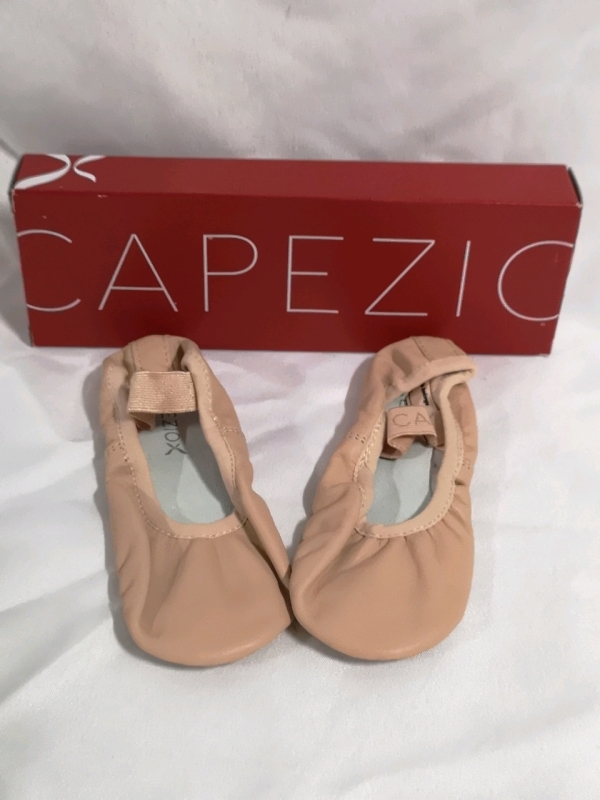 New Capezio Kid's Dance Shoes Sz 10.5 M