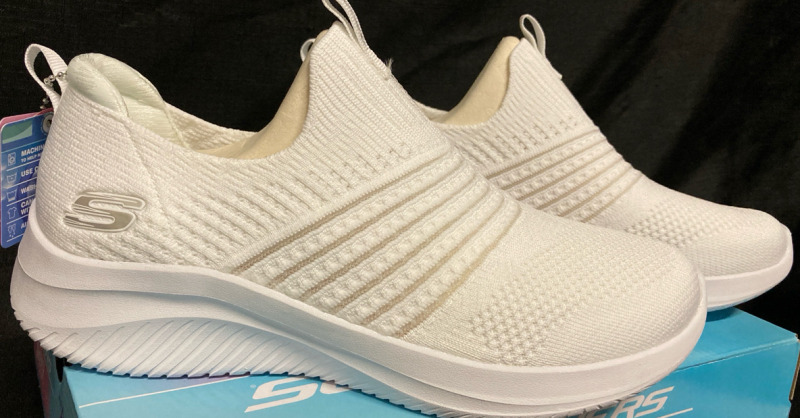 New Size 8.5 Women&rsquo;s Skechers Ultra Flex 3.0 - Classy Charm Running Shoes | Retails for Over $100