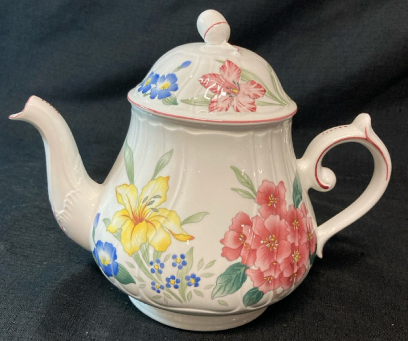 Vintage Villeroy & Boch Flora Bella Teapot